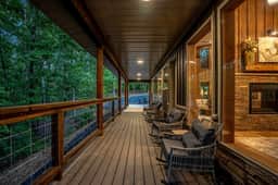 Serene Fall Getaway:Mid week Stay Specials!