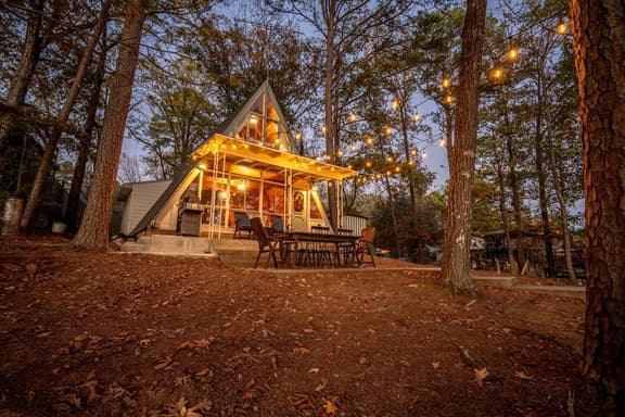 The Cozy Cove on Lake Hamilton | Close to All